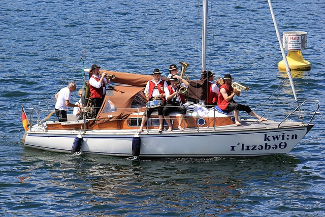 尤其是对主 尤其是对主